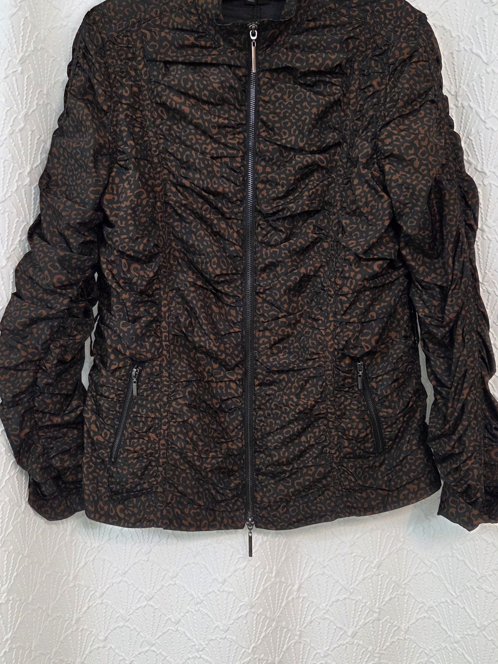 Leopard-Print Quilted Puffer Jacket - Black/Brown